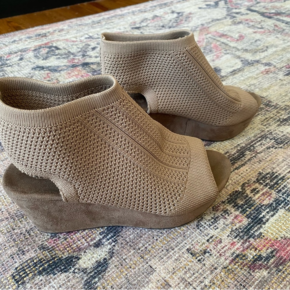 Pierre Dumas Tan Knit Wedge Sandals